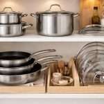 Акуратно організована кухонна шафа